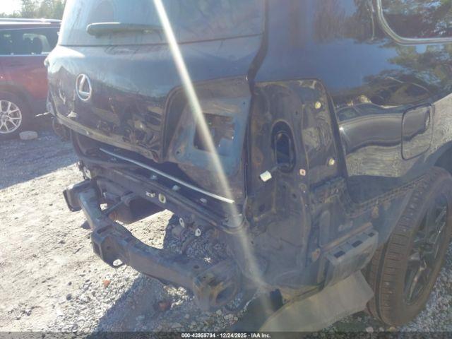 Lexus LX 570 Image 17